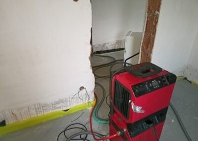 Osuszanie podposadzkowe Osuszanie po zalaniu budynków po zalaniu H2O Osuszanie Badura Rzeszów-min